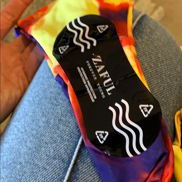 Bikini - Picture 5 of 6